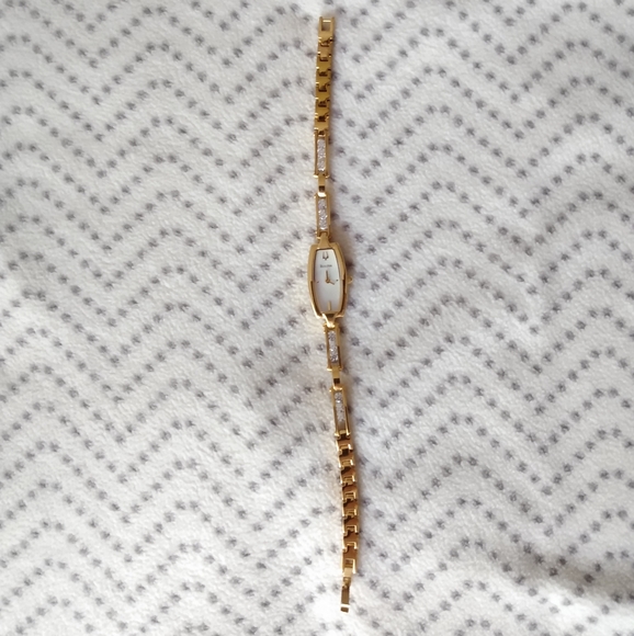 Bulova Ladies Watch New in Box - Picture 6 of 9